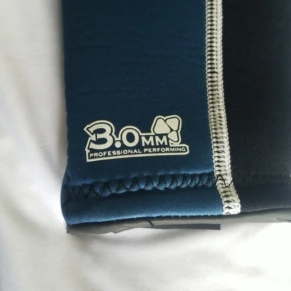 LAYATONE, Wetsuit, NEW,Decorate the ocean, Women size M - Picture 4 of 6